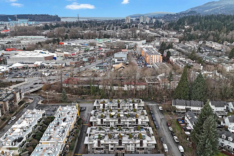 103 735 W 15th Street North Vancouver, BC - 3