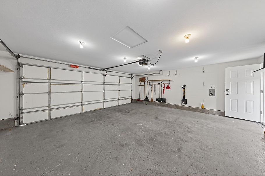 3076 E 27th Avenue Vancouver, BC - 18