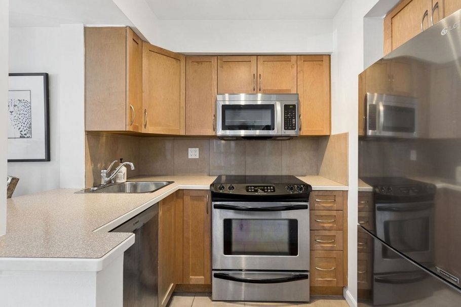 208 828 W 14th Avenue Vancouver, BC - 13