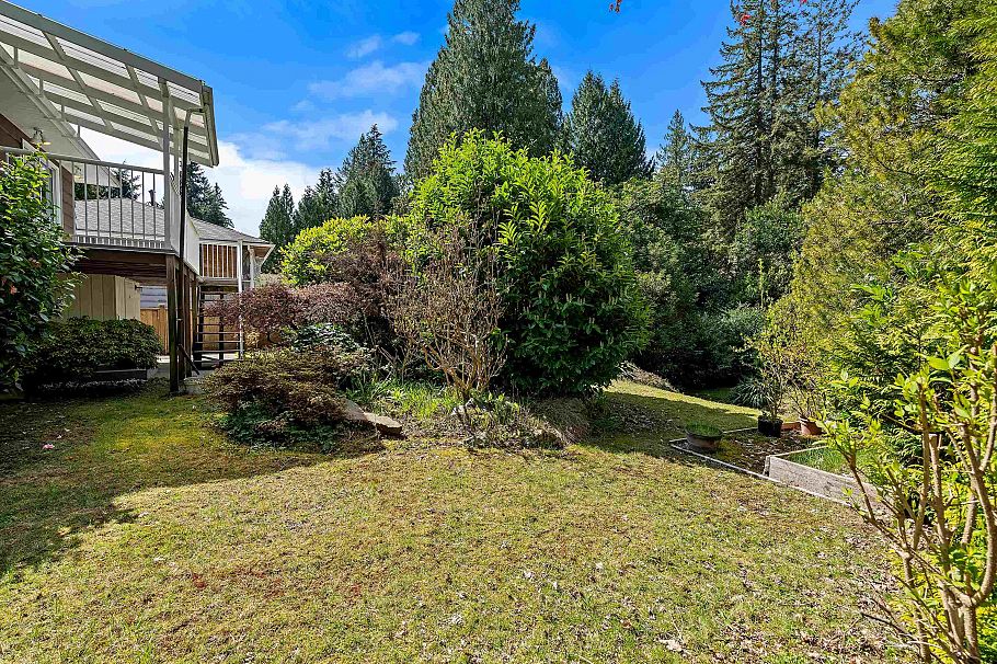 1189 Edgewood Place North Vancouver, BC - 35