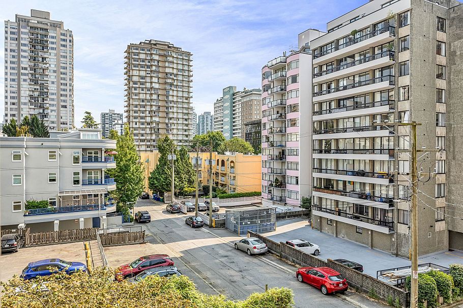 301 1050 Chilco Street Vancouver, BC - 18