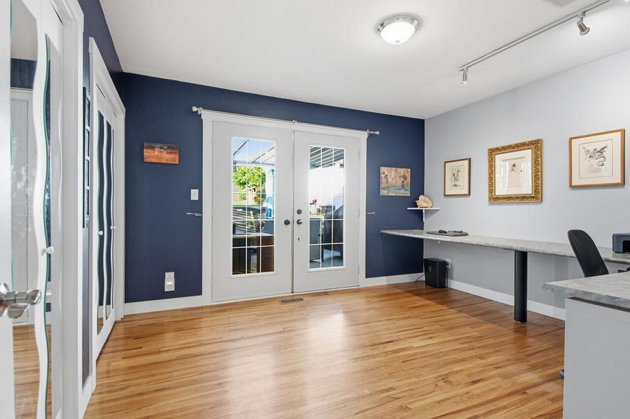 532 W 23 Street North Vancouver, BC - 13