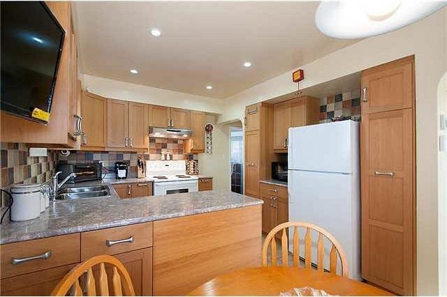 712 E 57 Avenue Vancouver, BC - 4