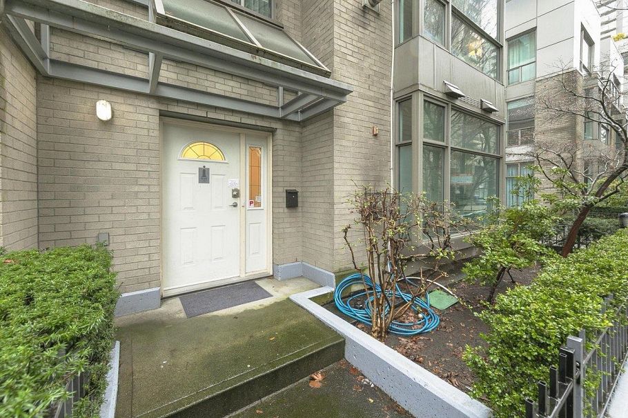 930 Richards Street Vancouver, BC - 2