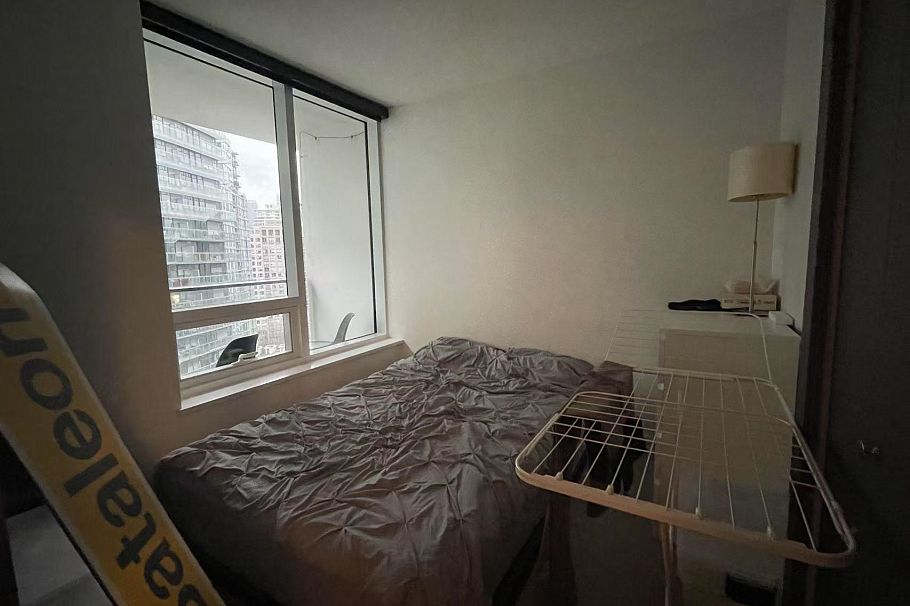 1817 68 Smithe Street Vancouver, BC - 4