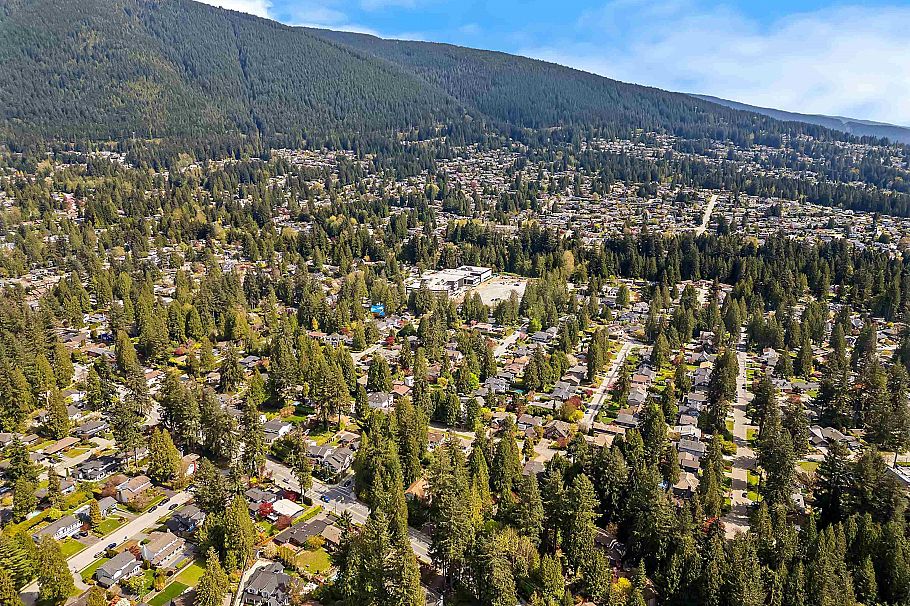 1189 Edgewood Place North Vancouver, BC - 32