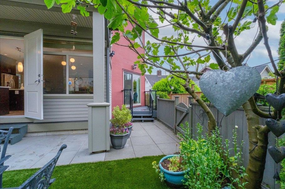 640 W 15th Street North Vancouver, BC - 18