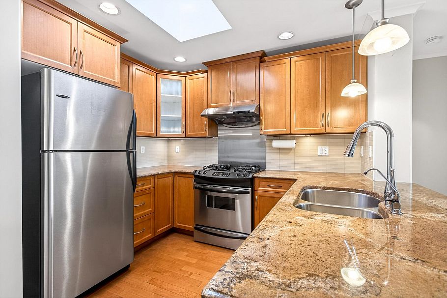 406 2103 W 45th Avenue Vancouver, BC - 5