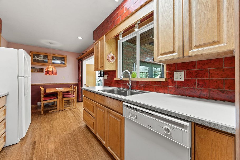 4589 Ramsay Road North Vancouver, BC - 10