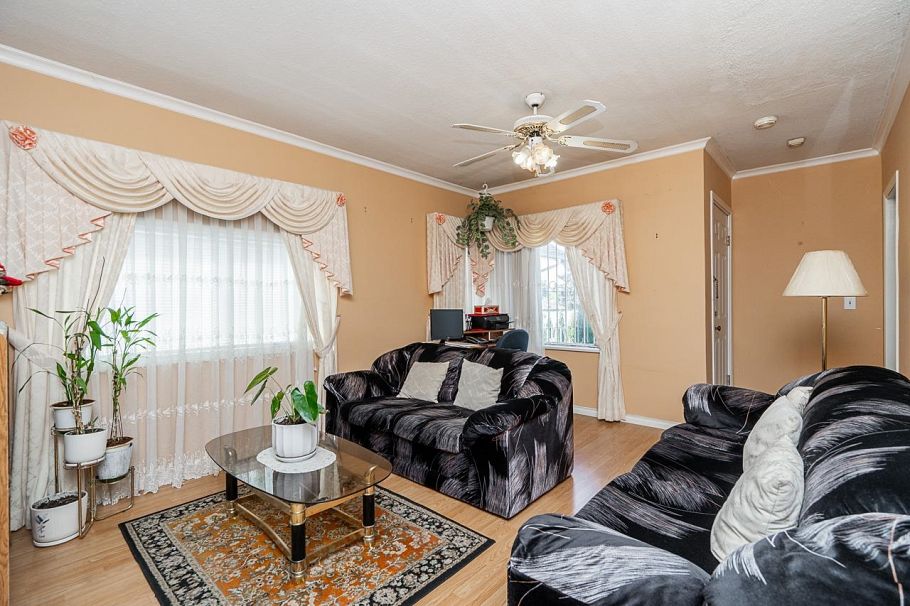 4712 Victoria Drive Vancouver, BC - 5