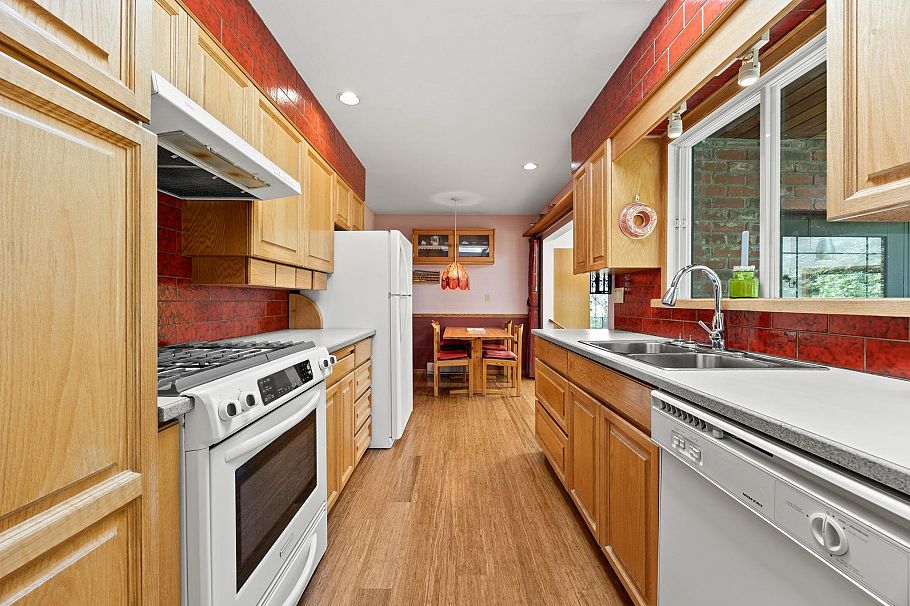 4589 Ramsay Road North Vancouver, BC - 9