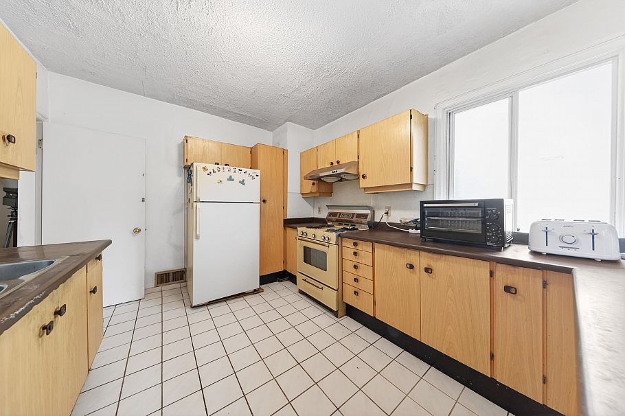 3950 Laurel Street Vancouver, BC - 5