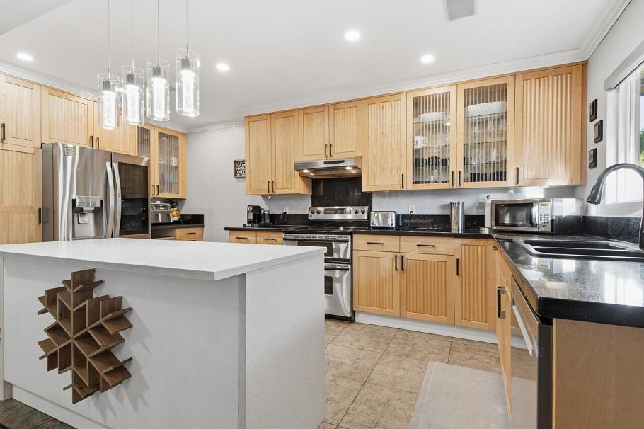 532 W 23 Street North Vancouver, BC - 5