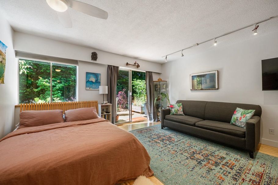 109 36 E 14th Avenue Vancouver, BC - 4