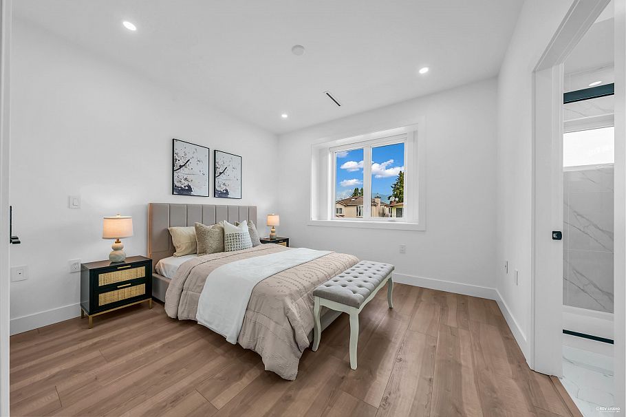 2 3344 Adanac Street Vancouver, BC - 12