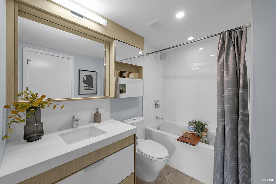 207 111 E 3rd Street North Vancouver, BC - 18