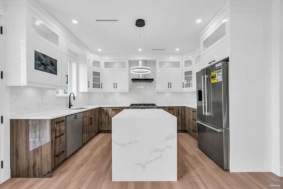 2 3344 Adanac Street Vancouver, BC - 3