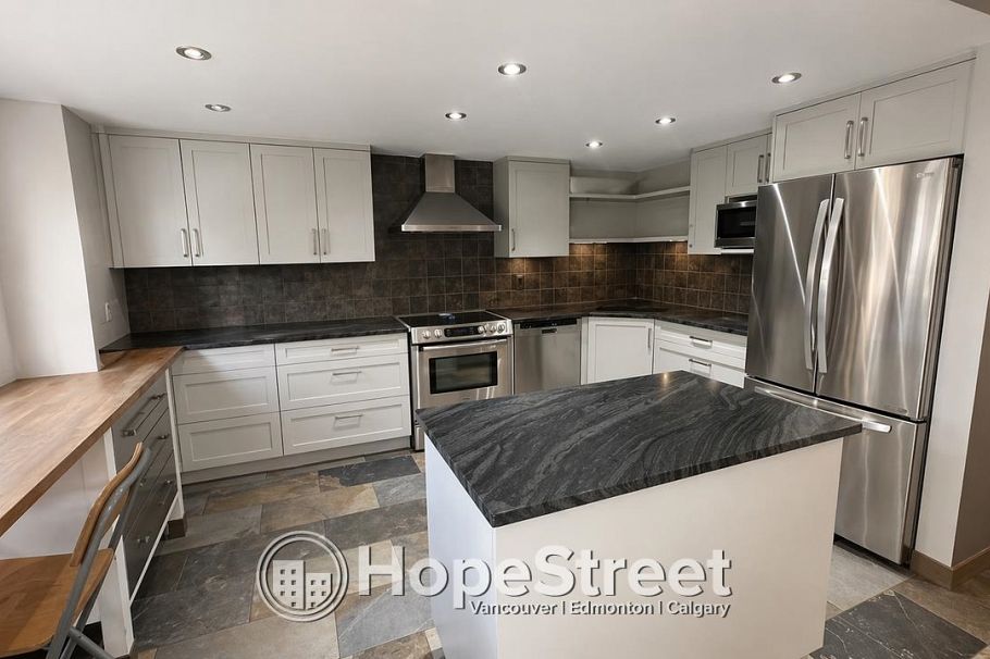 306 3980 INLET CRESCENT, North Vancouver BC V7G 2P9 North Vancouver, BC - 2