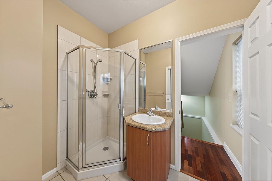3076 E 27th Avenue Vancouver, BC - 15