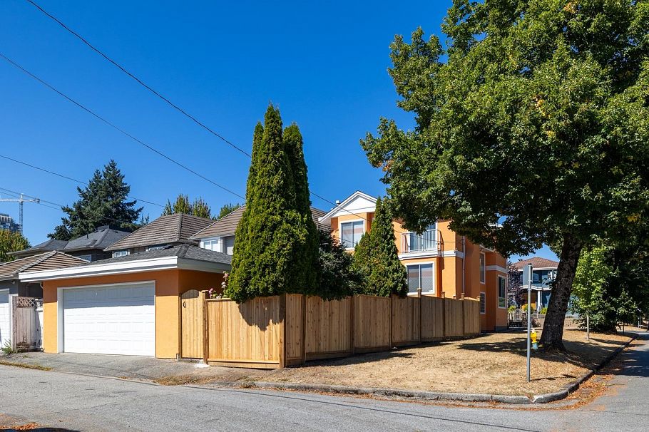 108 W 46th Avenue Vancouver, BC - 4