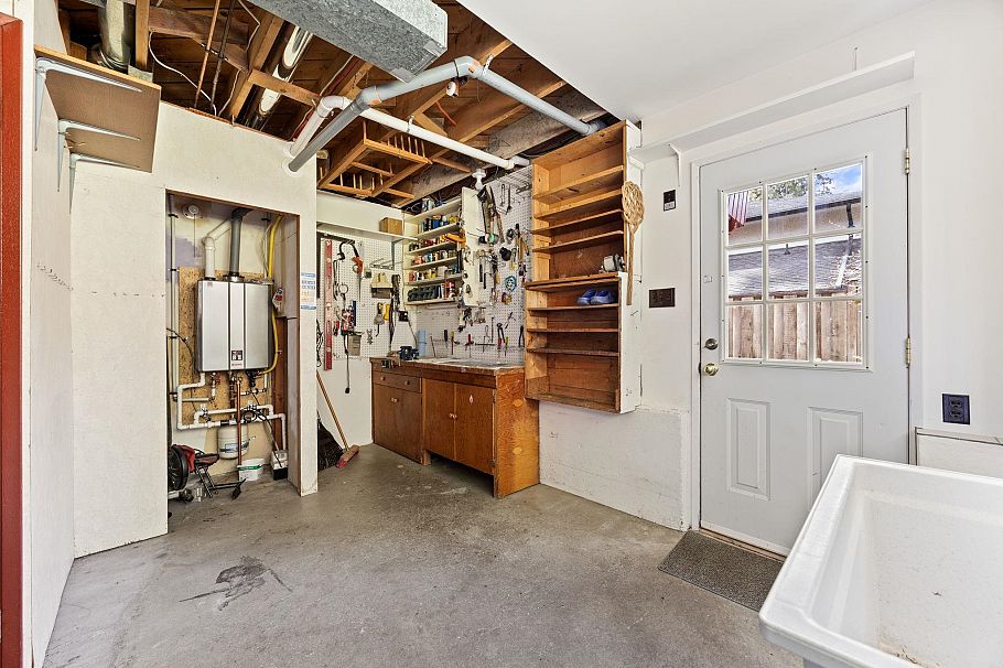 4589 Ramsay Road North Vancouver, BC - 36