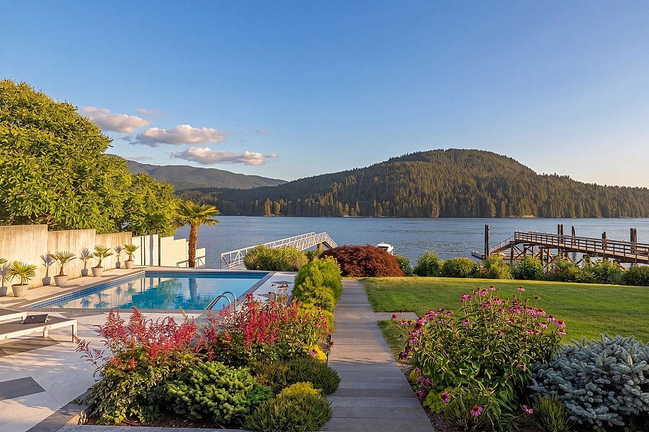 588 Lowry Lane North Vancouver, BC - 1