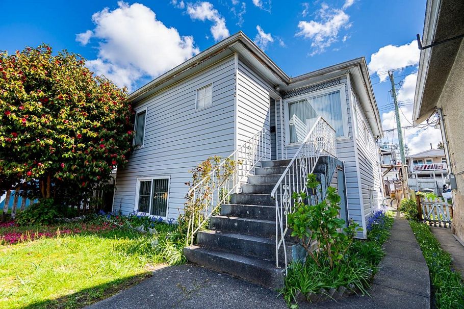 4712 Victoria Drive Vancouver, BC - 4