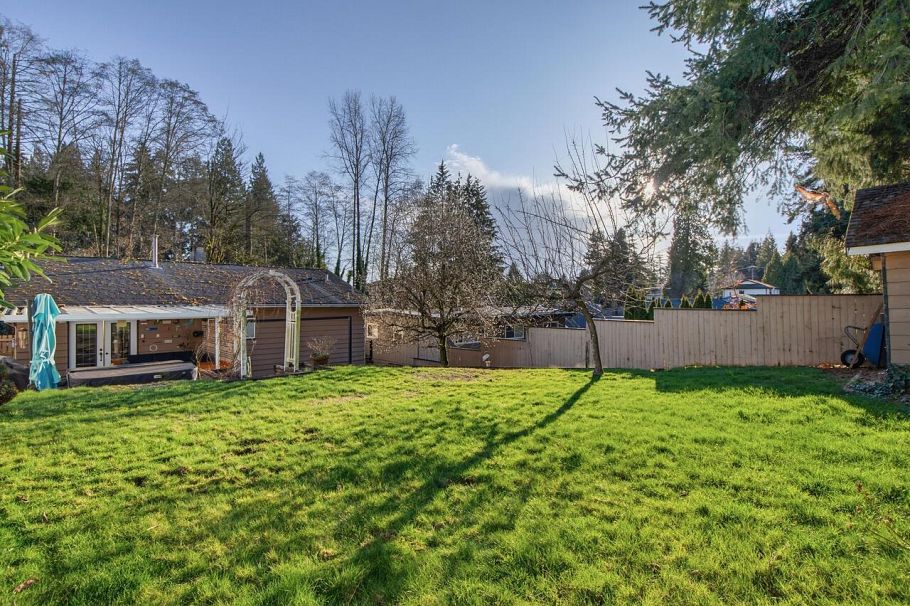 532 W 23 Street North Vancouver, BC - 23