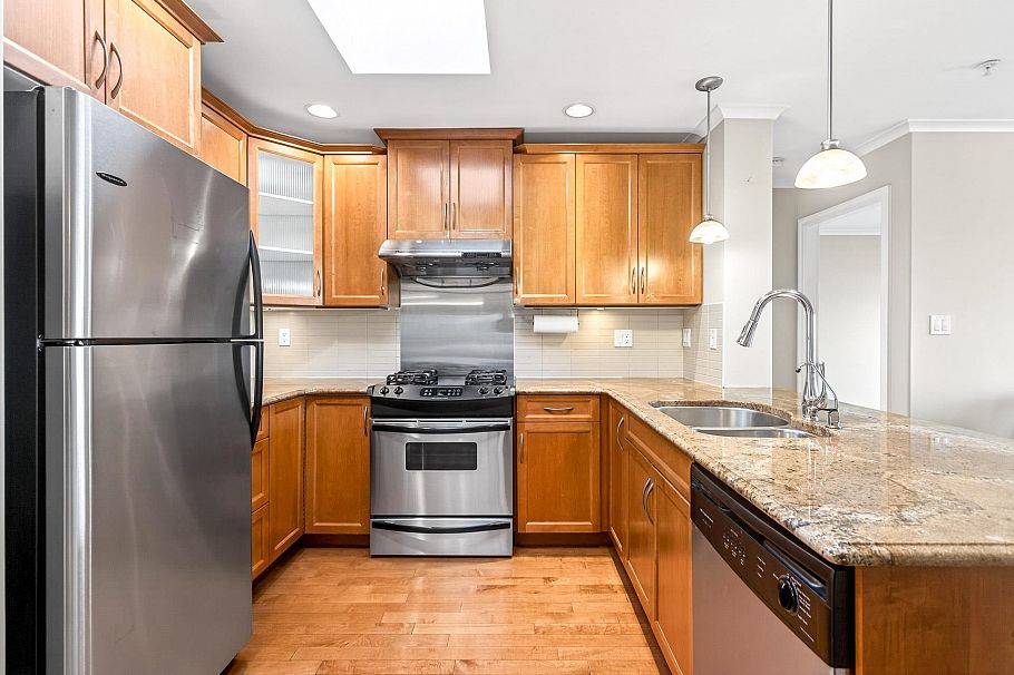 406 2103 W 45th Avenue Vancouver, BC - 4