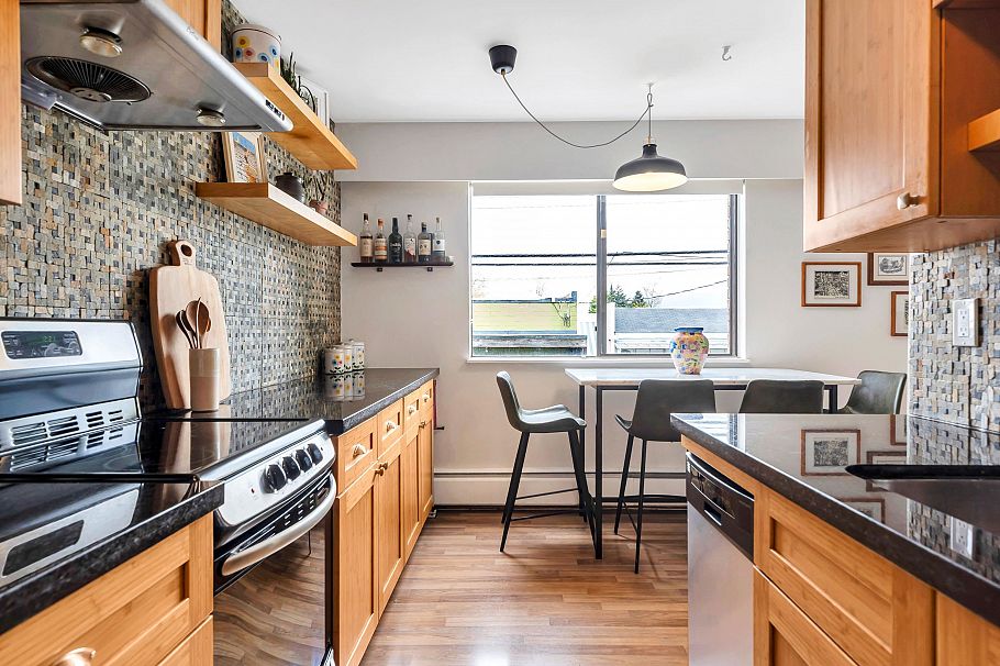 207 2080 Maple Street Vancouver, BC - 3