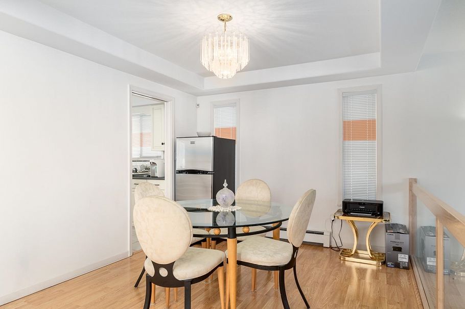 108 W 46th Avenue Vancouver, BC - 6