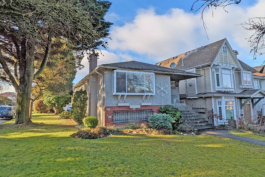 4793 Commercial Street Vancouver, BC - 1