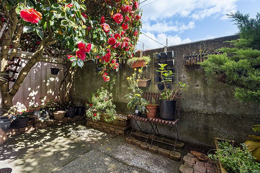 102 120 W 17th Street North Vancouver, BC - 6