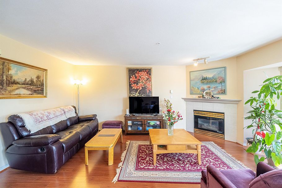 301 2677 E Broadway Street Vancouver, BC - 1