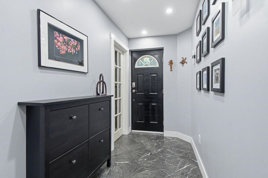 532 W 23 Street North Vancouver, BC - 2