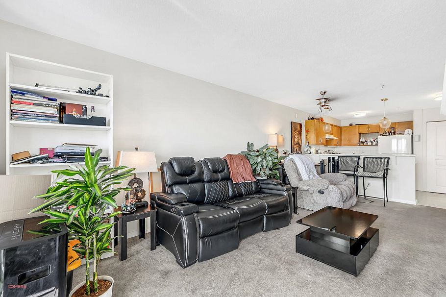 208 333 E 1st Street North Vancouver, BC - 6