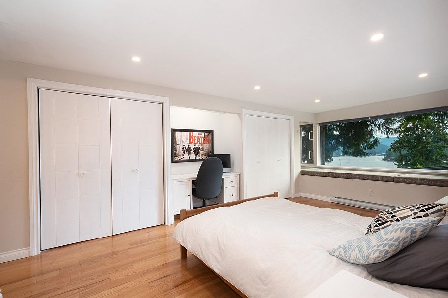 2873 Panorama Drive North Vancouver, BC - 31