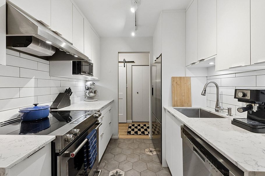 101 175 E 5th Street North Vancouver, BC - 3