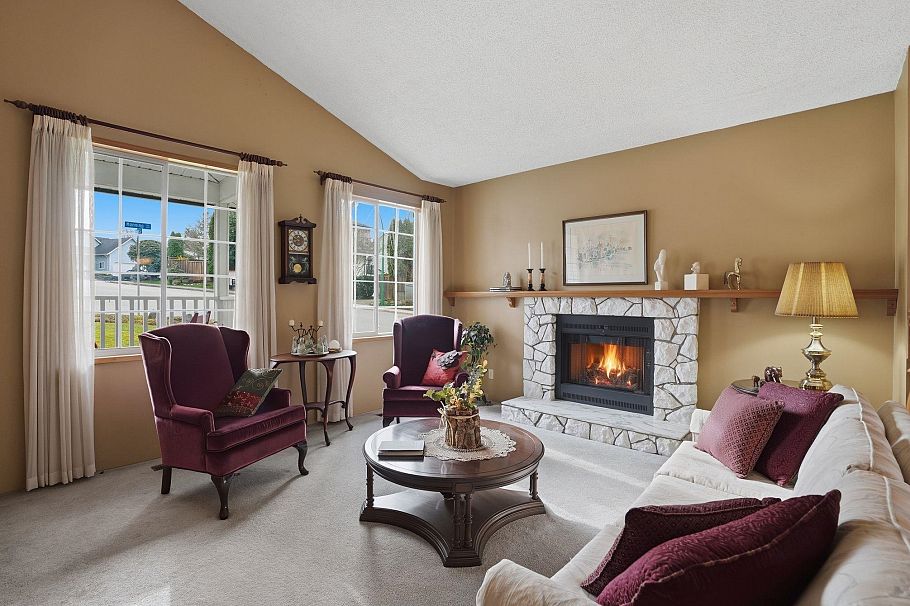 3300 Manning Crescent North Vancouver, BC - 3