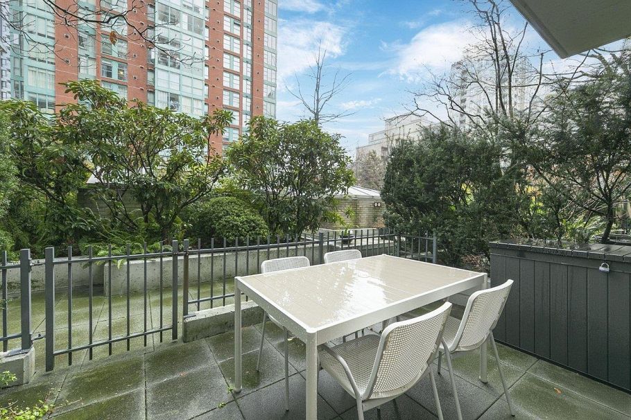 930 Richards Street Vancouver, BC - 18