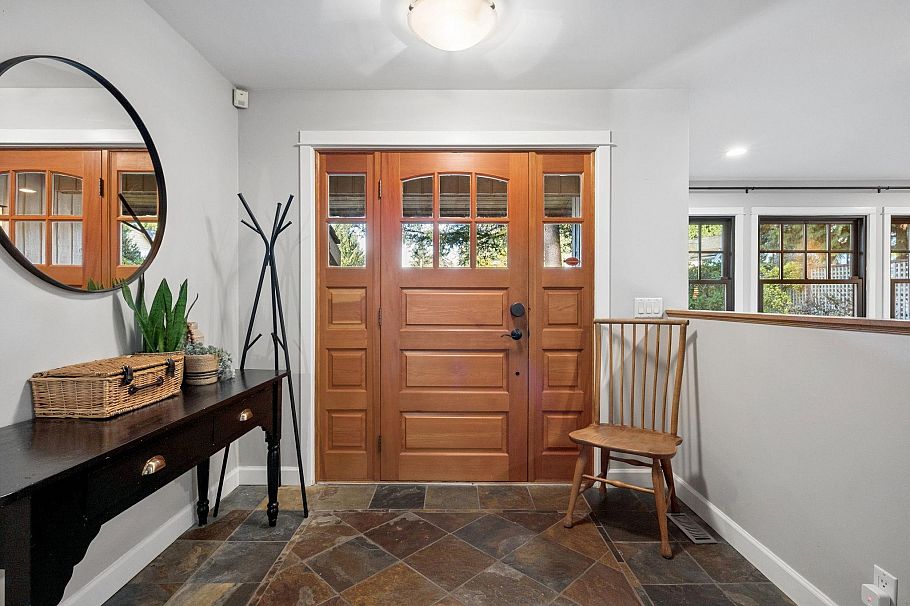 2857 Violet Street North Vancouver, BC - 4