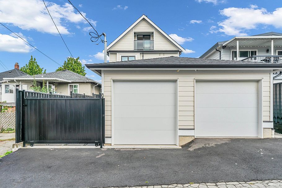 2 3344 Adanac Street Vancouver, BC - 26