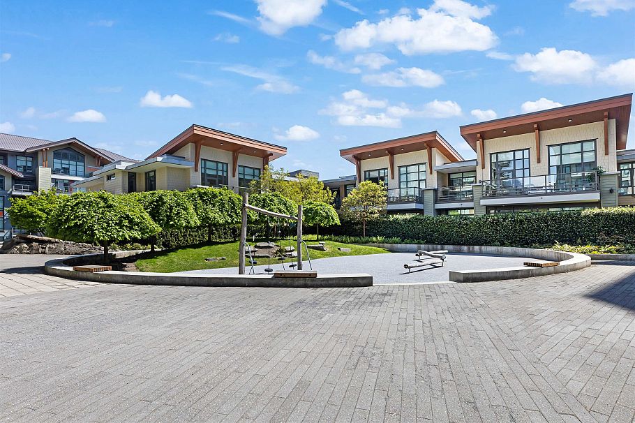 305 2707 Library Lane North Vancouver, BC - 30