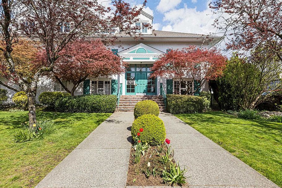 102 120 W 17th Street North Vancouver, BC - 17