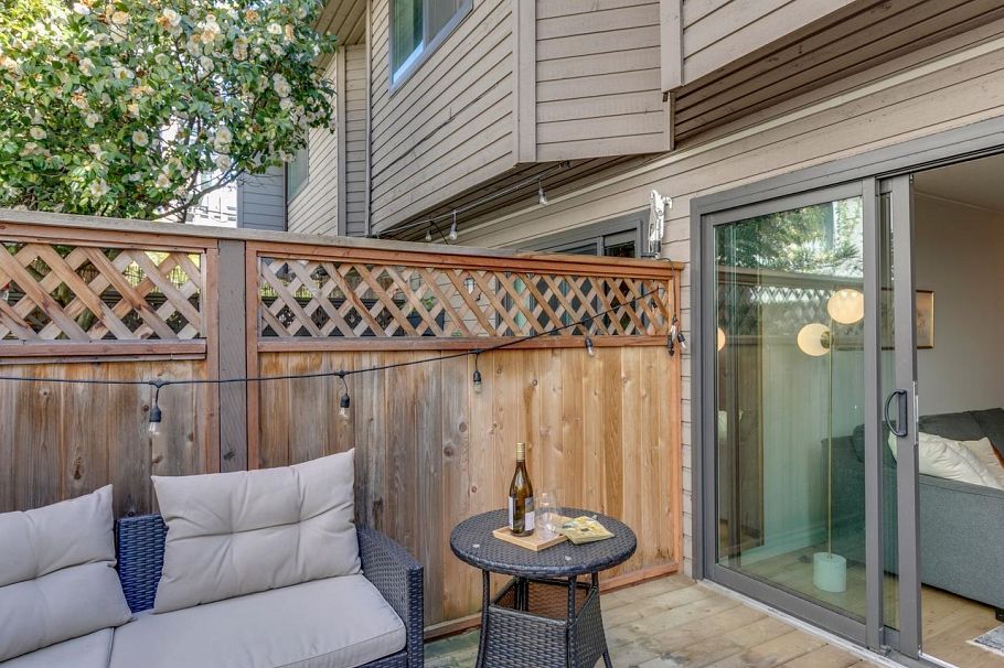 160 W 12th Street North Vancouver, BC - 16