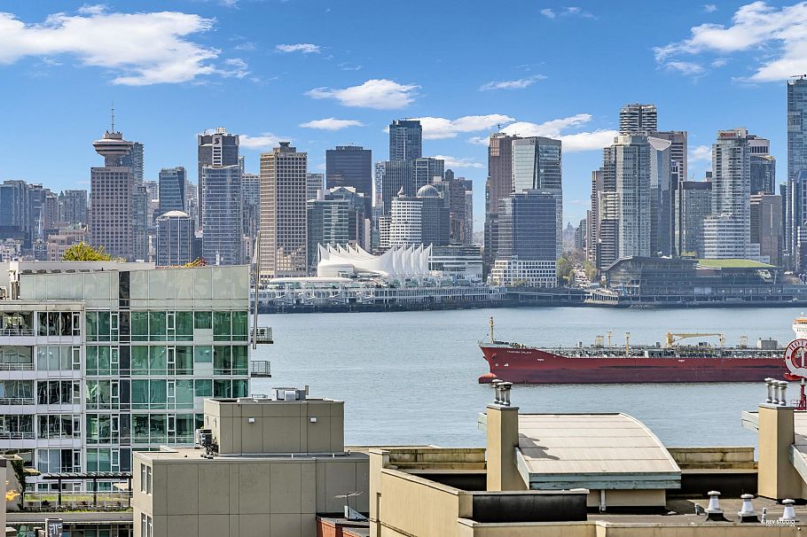 401 122 E 3rd Street North Vancouver, BC - 2
