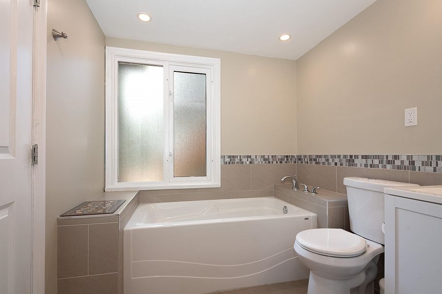 2873 Panorama Drive North Vancouver, BC - 37