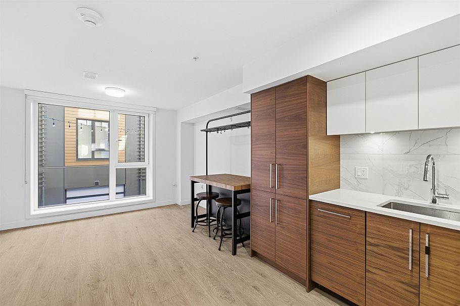 33 720 E 3rd Street North Vancouver, BC - 16