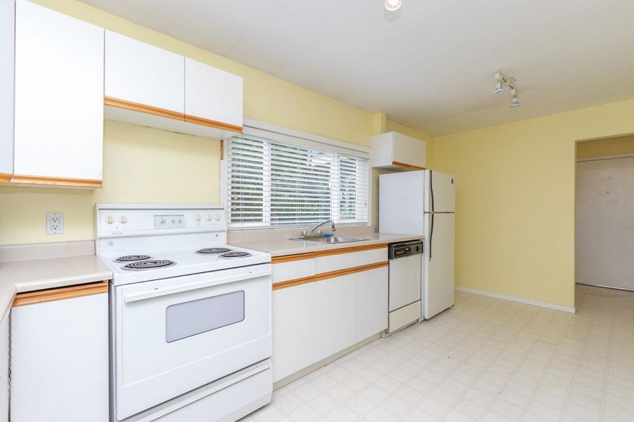 341 W 24th Street North Vancouver, BC - 20