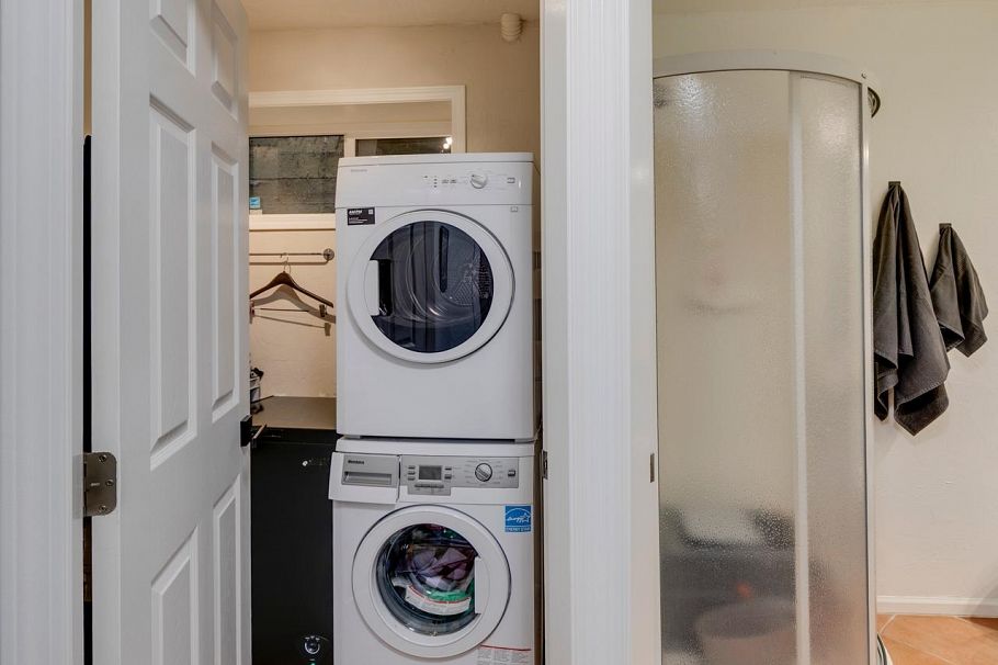 160 W 12th Street North Vancouver, BC - 28